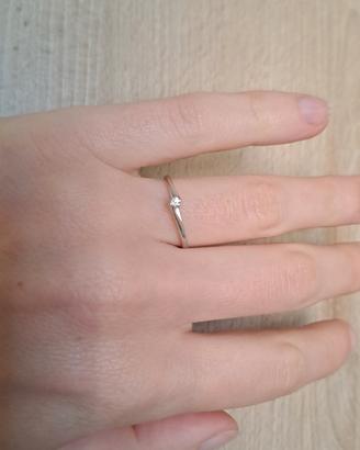 Anello donna oro bianco 18 kt con diamantino