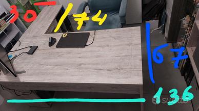 scrivania e libreria 