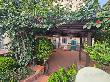 CASA SEMINDIPENDENTE A TORRE ANNUNZIATA