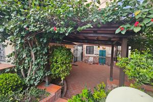 CASA SEMINDIPENDENTE A TORRE ANNUNZIATA