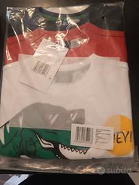 maglietta per bambini con una stampa di dinosauro 