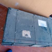 Baule militare e valigia.