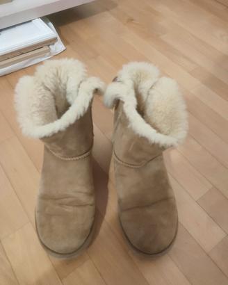 Ugg Classic mini con fiocchetto n.39