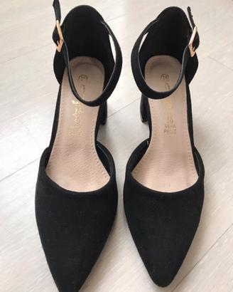 Scarpe nere con cinghietta