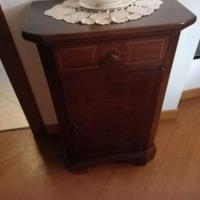 Mobiletto  stipo/comodino in noce del 1800