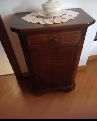 Mobiletto  stipo/comodino in noce del 1800