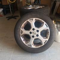 Cerchi in lega della Opel Astra con gomme invernal