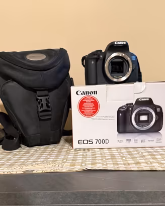 KIT Canon EOS 700D + obiettivi