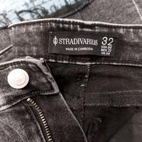 Jeans D74 stradivarius.