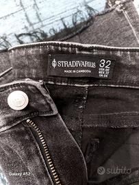 Jeans D74 stradivarius.