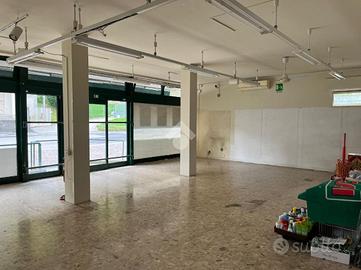 MULTILOCALE A CORNUDA