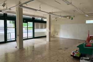 MULTILOCALE A CORNUDA