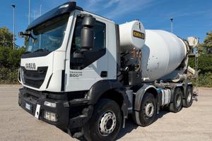IVECO TRAKKER 500 con betoniera CIFA