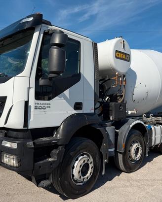 IVECO TRAKKER 500 con betoniera CIFA