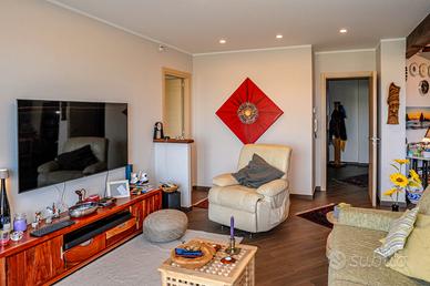 07 Gravina, appartamento vani 5,5 con terrazzo