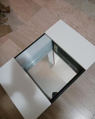mobiletto con specchio e luce