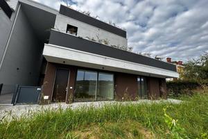 Appartamento di 95 m² con 5 locali e box auto dopp
