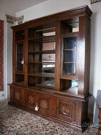 Mobile vetrina in legno