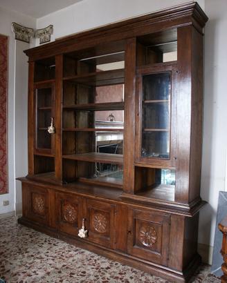 Mobile vetrina in legno