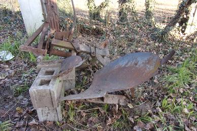 aratro  a 1 vomere  per cessata attività .