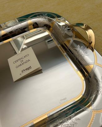 Vassoio elegante in acciaio inox e oro zecchino