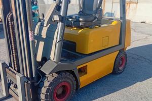 carrello elevatore diesel Om XD 20. 
