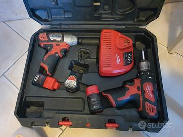 malwaukee  2 avvitatori  5 batterie e set tazze
