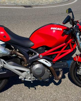 DUCATI MONSTER 696