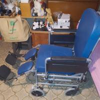 Sedia comoda con ruote da 200 mm schienale reclin.