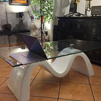 Tavolo con base in vetro
