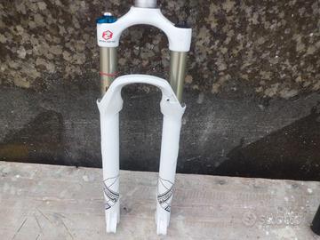 FORCELLA ROCK SHOX 29ER PERNO PASSANTE