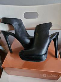 Stiletto con plateau nero BCBGeneration