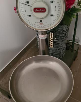 bilancia Berkel con pulsanti per la tara