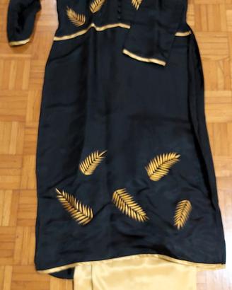 Completo da donna orientale in seta