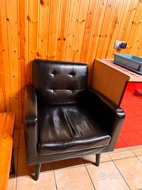 Poltrona in ecopelle lucida
