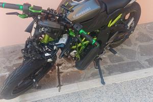 kawasaki z125 2025 incidentata per ricambi 