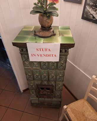 Stufa a legna in maiolica