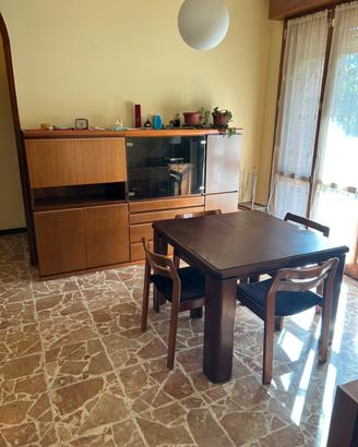 Sala da pranzo completa