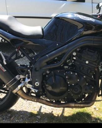 TRIUMPH SPEED TRIPLE 1050