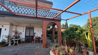 3,5 vani in villa piano terra con terreno e garage