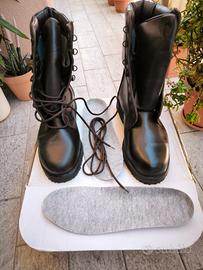 Anfibi militari in Goretex da risuolare.