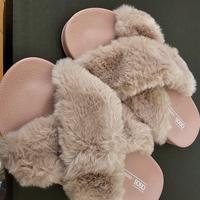 ciabatte con pelliccia sintetica 