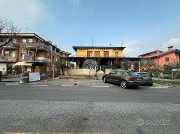 COMPLESSO A PESCHIERA DEL GARDA