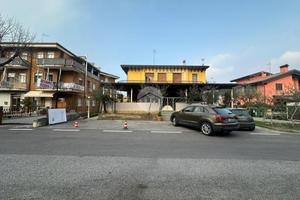 COMPLESSO A PESCHIERA DEL GARDA