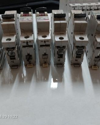 materiale elettrico 
