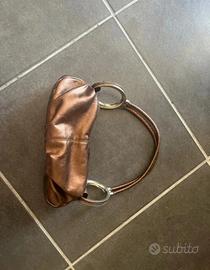 Borsa a spalla in pelle con anelli