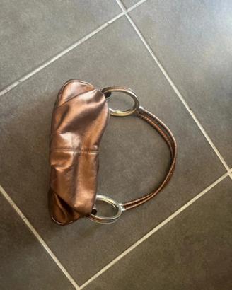Borsa a spalla in pelle con anelli