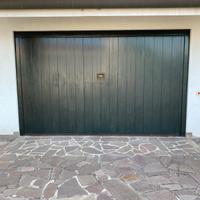 Portone basculante per garage