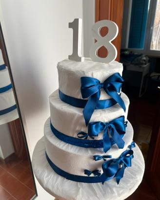 Torta plastica per diciottesimo foto