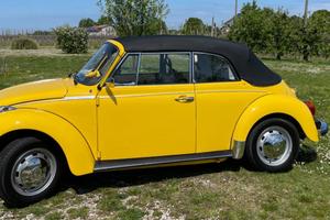 Volkswagen Cabrio gialla